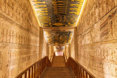 Krallar Vadisi, Luxor, Mısır. 26 Şubat 2022. Luxor 'daki Krallar Vadisi' ndeki Ramses VI mezarlarının içi..