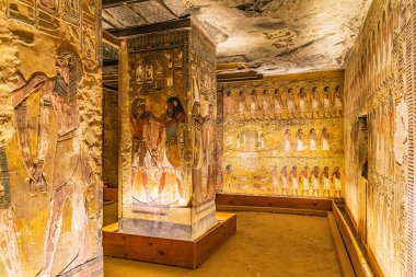 Krallar Vadisi, Luxor, Mısır. 26 Şubat 2022. Luxor 'daki Krallar Vadisi' ndeki Ramses VI mezarlarının içi..