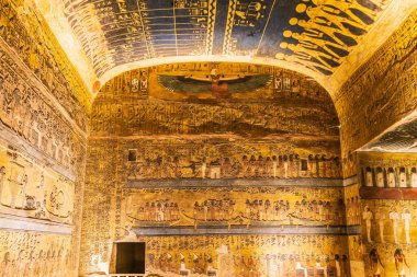 Krallar Vadisi, Luxor, Mısır. 26 Şubat 2022. Luxor 'daki Krallar Vadisi' ndeki Ramses VI mezarlarının içi..