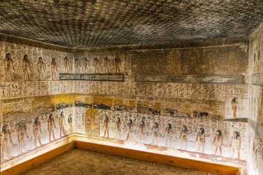 Krallar Vadisi, Luxor, Mısır. 26 Şubat 2022. Luxor 'daki Krallar Vadisi' ndeki Ramses VI mezarlarının içi..