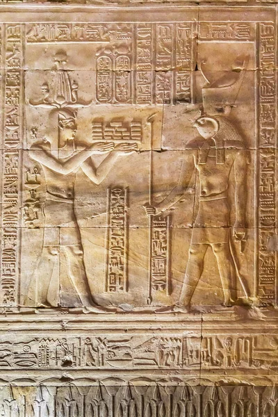 Edfu Aswan Egypten Februari 2022 Ristning Gudar Horus Tempel Vid — Stockfoto