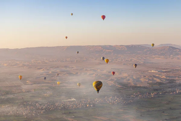 Luxor Ägypten Februar 2022 Heißluftballons Nehmen Touristen Mit Auf Eine — Stockfoto