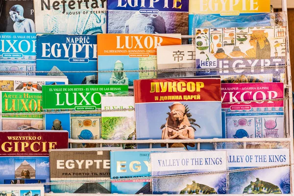 Valley Kings Luxor Egypt February 2022 Tourist Guide Books Sale — Stock Photo, Image