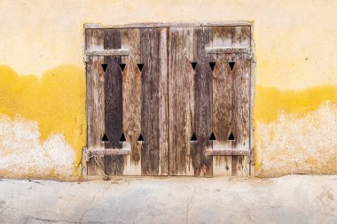 Faiyum, Mısır. Faiyum köyündeki tahta pencere perdeleri..