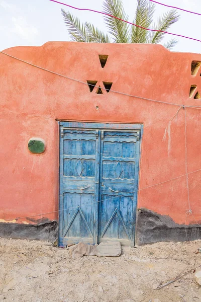 Faiyum Egypte Blauwe Beschilderde Deuren Een Muur Het Dorp Faiyum — Stockfoto