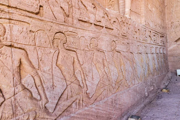 Abu Simbel Aswan Egypt Reliéfní Malba Zachycující Zajaté Nubiány Velkém — Stock fotografie