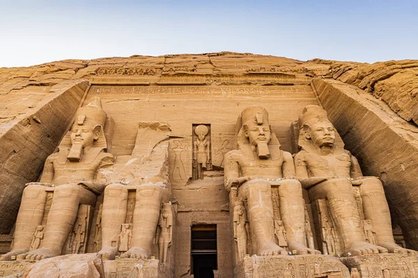 Αμπού Σιμπέλ Ασουάν Αίγυπτος Τεράστια Αγάλματα Στην Είσοδο Του Μεγάλου — Φωτογραφία Αρχείου