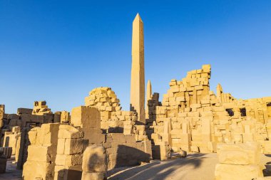 Karnak, Luxor, Mısır. Kraliçe Hatshepsut 'un Obelisk' i Luxor 'daki Karnak Tapınağı kompleksinde..