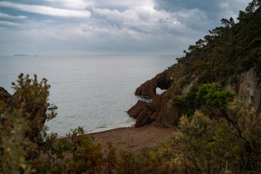 Yüzbaşı D 'Esterel. Fransa 'nın Cote d' Azur bölgesi boyunca uzanan dağ manzarası