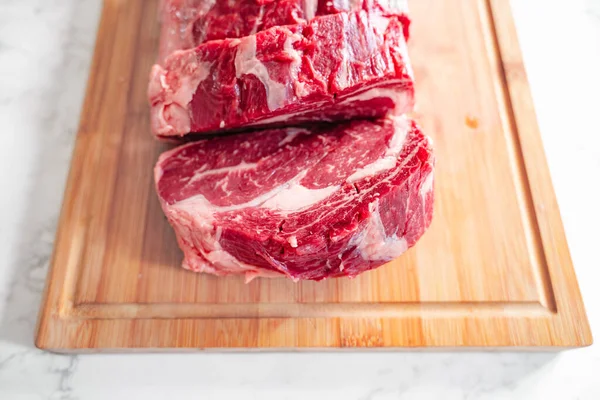 Pirzola Biftekleri Yakın — Stok fotoğraf