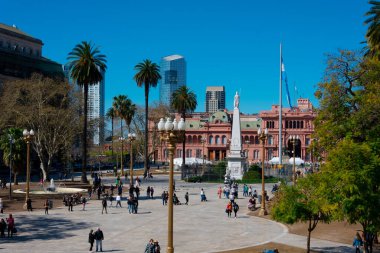 Buenos Aires, Arjantin. Eylül 04, 2022. Mayıs Meydanı (Plaza de Mayo) ve Pembe Ev (Casa Rosada) Hükümet Binası (Casa de Gobierno) olarak da bilinir.)