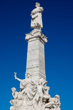Buenos Aires, Arjantin. 11 Temmuz 2021. Christopher Columbus Anıtı (Cristobal Colon Anıtı). Avenida Costanera 'nın rıhtımında bulunan Rafael Obligado, Jorge Newbery Havaalanı yakınında.