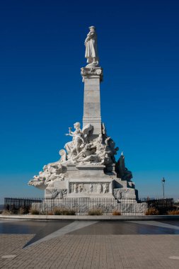 Buenos Aires, Arjantin. 11 Temmuz 2021. Christopher Columbus Anıtı (Cristobal Colon Anıtı). Avenida Costanera 'nın rıhtımında bulunan Rafael Obligado, Jorge Newbery Havaalanı yakınında.