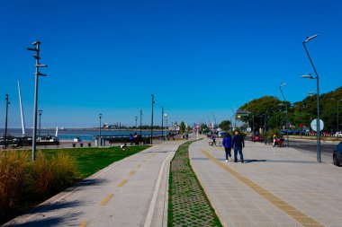 Buenos Aires, Arjantin. 11 Temmuz 2021. Costanera Bulvarı gezinti güvertesi. Nehir Platosu La Plata Nehri (Rio de la Plata)
