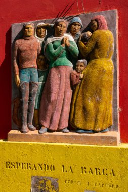 Buenos Aires, Arjantin. 11 Temmuz 2021. Caminito (İspanyolca küçük yol). Duvardaki heykel Esperando la Barca