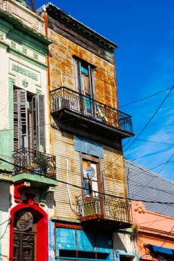 Buenos Aires, Arjantin. 11 Temmuz 2021. Caminito (İspanyolca küçük patika), La Boca Mahallesi 'nde bulunan renkli evlerin yer aldığı sokak müzesi.