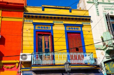 Buenos Aires, Arjantin. 11 Temmuz 2021. Caminito (İspanyolca küçük patika), La Boca Mahallesi 'nde bulunan renkli evlerin yer aldığı sokak müzesi.