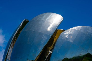 Buenos Aires, Arjantin. 7 Kasım 2021. Floralis Generica, Plaza de las Naciones Unidas 'da (Birleşmiş Milletler Meydanı) bulunan çelik ve alüminyumdan yapılmış bir heykel, Recoleta