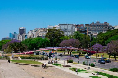 Buenos Aires, Arjantin. 7 Kasım 2021. Yaya köprüsü Puente peatonal Dr. Alfredo Roque Vtolo. Libertador Bulvarı