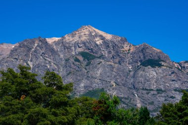 Llao Llao 'dan alınan Lopez Dağı (Cerro Lopez) manzarası. Bariloche, Arjantin