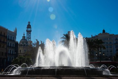 Valencia, İspanya. 5 Şubat 2019. Şehir meydanı çeşmesinin manzarası (Fuente de la Plaza del Ayuntamiento)