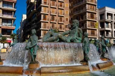 Valencia, İspanya. 5 Şubat 2019. Bakire Meydanı 'nda Çeşme ve Heykeller (Plaza de la Virgen)