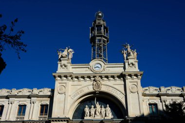 Valencia, İspanya. 5 Şubat 2019. Belediye Meydanı yakınlarındaki posta ve telgraf binası (Oficina de Correos)