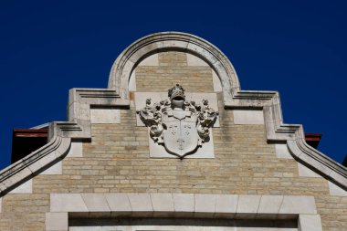 Santander, İspanya. 12 Şubat 2019. Magdalena Sarayı (Palacio de la Magdalena) Magdalena Yarımadası 'nda yer almaktadır. Arms Paltosu