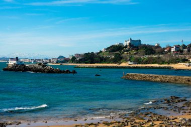 Santander, İspanya. 12 Şubat 2019. Magadalena Yarımadası 'ndan Santander şehrinin görüntüsü