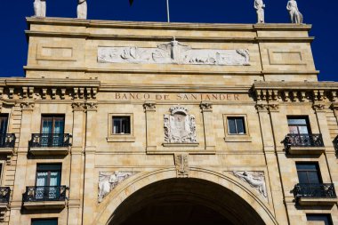Santander, İspanya. 12 Şubat 2019. Santander Bankası binası cephesinin görüntüsü (Banco de Santander)
