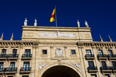 Santander, İspanya. 12 Şubat 2019. Santander Bankası binası cephesinin görüntüsü (Banco de Santander)