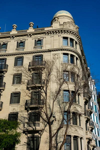 Barcelona Espanha Fevereiro 2019 Fachada Velha Edifício Varandas Avenida Diagonal — Fotografia de Stock