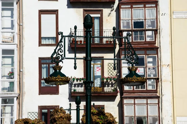 Santander Hiszpania Lutego 2019 Stare Lampy Uliczne Złotymi Szczegółami — Zdjęcie stockowe