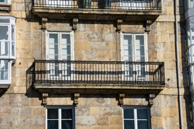Pereda Caddesi 'ndeki eski bina cephesi (Paseo Pereda). Santander, İspanya