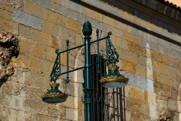 Altın Detayları Olan Eski Bir Sokak Lambası Sanander Spanya — Stok fotoğraf