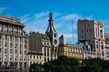 Buenos Aires, Arjantin. 19 Ağustos 2019. Leandro N. Alem Caddesi 'ndeki eski bina cephesi, ana caddelerden biri ve San Nicolas ve Retiro bölgelerinin ticari sinir merkezlerinden biri.