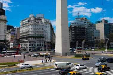 Buenos Aires, Arjantin. 26 Ekim 2019. Buenos Aires 'ten (El Obelisco) Obelisk, Cumhuriyet Meydanı' nda (Plaza de la Republica) bulunan ulusal tarihi bir anıttır.)