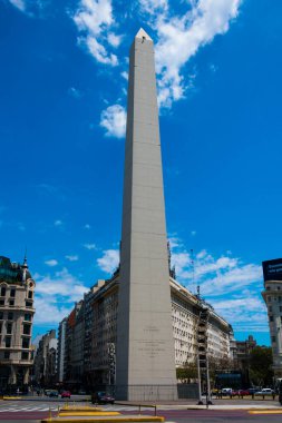Buenos Aires, Arjantin. 26 Ekim 2019. Buenos Aires 'ten (El Obelisco) Obelisk, Cumhuriyet Meydanı' nda (Plaza de la Republica) bulunan ulusal tarihi bir anıttır.)