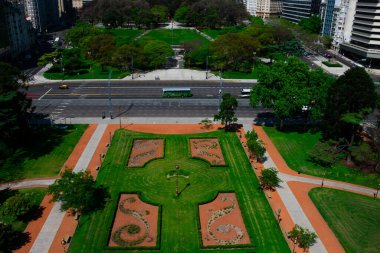 Buenos Aires, Arjantin. 26 Ekim 2019. Etiro mahallesindeki Arjantin Hava Kuvvetleri Meydanı manzarası (Plaza Fuerza Aerea Arjantin)