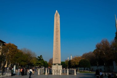 İstanbul, Türkiye. 19 Kasım 2019. Theodosius Dikilitas 'ın Obelisk' i. İstanbul Hipodromu Meydan veya Sultanahmet Meydan 'da