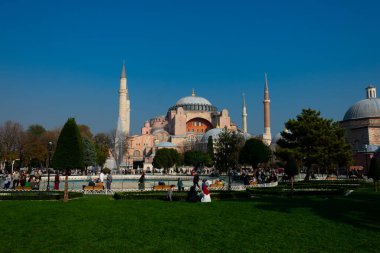 İstanbul, Türkiye. 19 Kasım 2019. Ayasofya (Kutsal Bilgelik Kilisesi) ve Sultan Ahmet Park