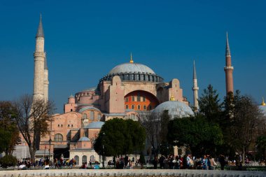 İstanbul, Türkiye. 19 Kasım 2019. Ayasofya (Kutsal Bilgelik Kilisesi) ve Sultan Ahmet Park