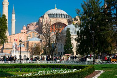 İstanbul, Türkiye. 19 Kasım 2019. Ayasofya (Kutsal Bilgelik Kilisesi) ve Sultan Ahmet Park