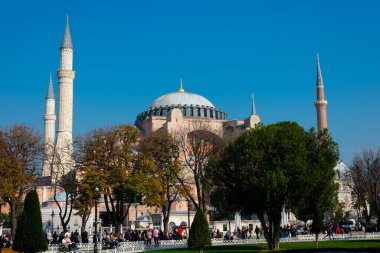 İstanbul, Türkiye. 19 Kasım 2019. Ayasofya (Kutsal Bilgelik Kilisesi) ve Sultan Ahmet Park