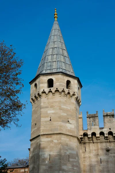 Estambul Turquía Noviembre 2019 Torre Entrada Principal Del Palacio Topkapi — Foto de Stock