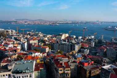 İstanbul, Türkiye. 20 Kasım 2019. Karakol 'un, Beyoğlu' nun ve Boğaz 'ın hava manzarası. Galata Kulesi 'nden alındı (Galata Kulesi)