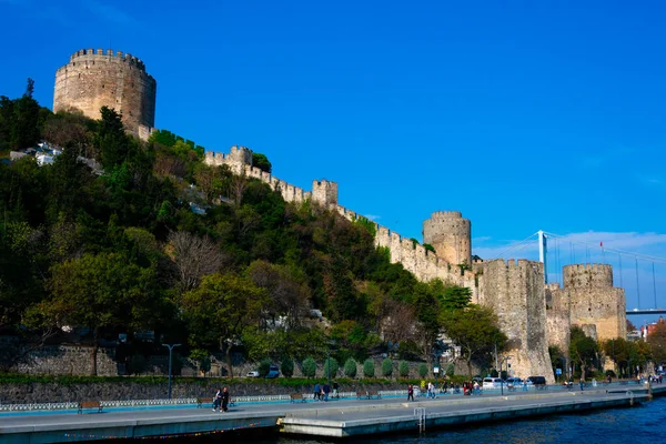 İstanbul, Türkiye. 21 Kasım 2019. Rumelihisai Rumelian Kalesi olarak da bilinir ve Rumeli Hissar Şatosu Avrupa tarafında bir ortaçağ kalesidir.