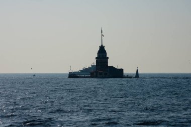 İstanbul, Türkiye. 21 Kasım 2019. Ortaçağ Bizans döneminden beri Leander Kulesi olarak da bilinen Bakire Kulesi. Boğaz Boğazı