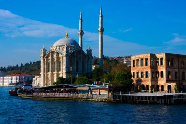 İstanbul, Türkiye. 21 Kasım 2019. Ortakoy Camii (Ortakoy Camii). resmen Buyuk Mecidiye Camii. Boğaz Boğazı