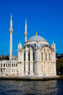 İstanbul, Türkiye. 21 Kasım 2019. Ortakoy Camii (Ortakoy Camii). resmen Buyuk Mecidiye Camii. Boğaz Boğazı
